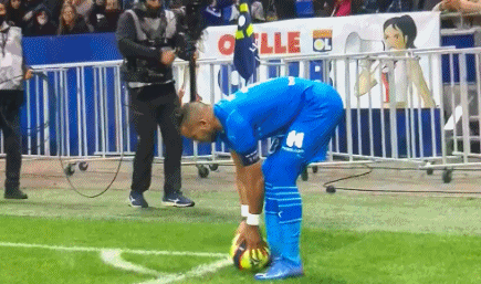 塞尔吉尼奥：莱奥必须面向球门；希望恩昆库能尽快融入