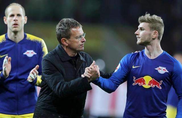 心念老东家！奥斯卡社媒晒照观看海港vs柔佛亚冠比赛