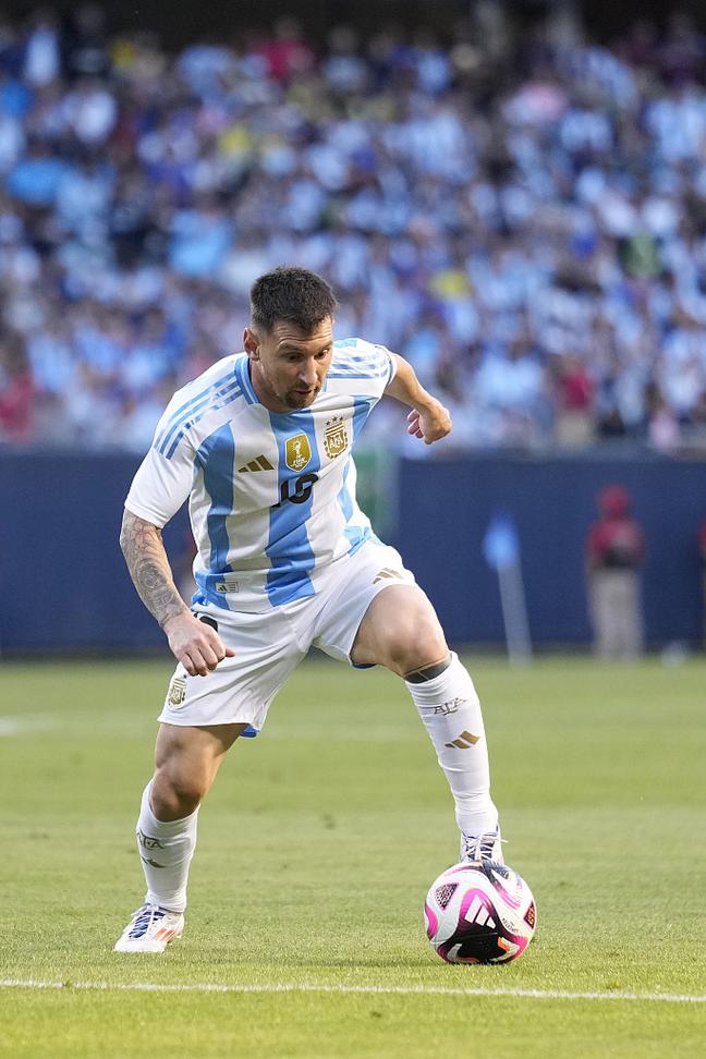 英媒：瓜迪奥拉关注科隆19岁神锋，皇萨仁皆对他展现兴趣（英媒：瓜帅关注科隆19岁锋线新星，皇马巴萨拜仁均有意）