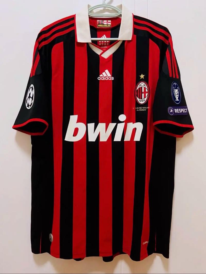 老队友见面，埃泽和奥利塞赛后交换了球衣