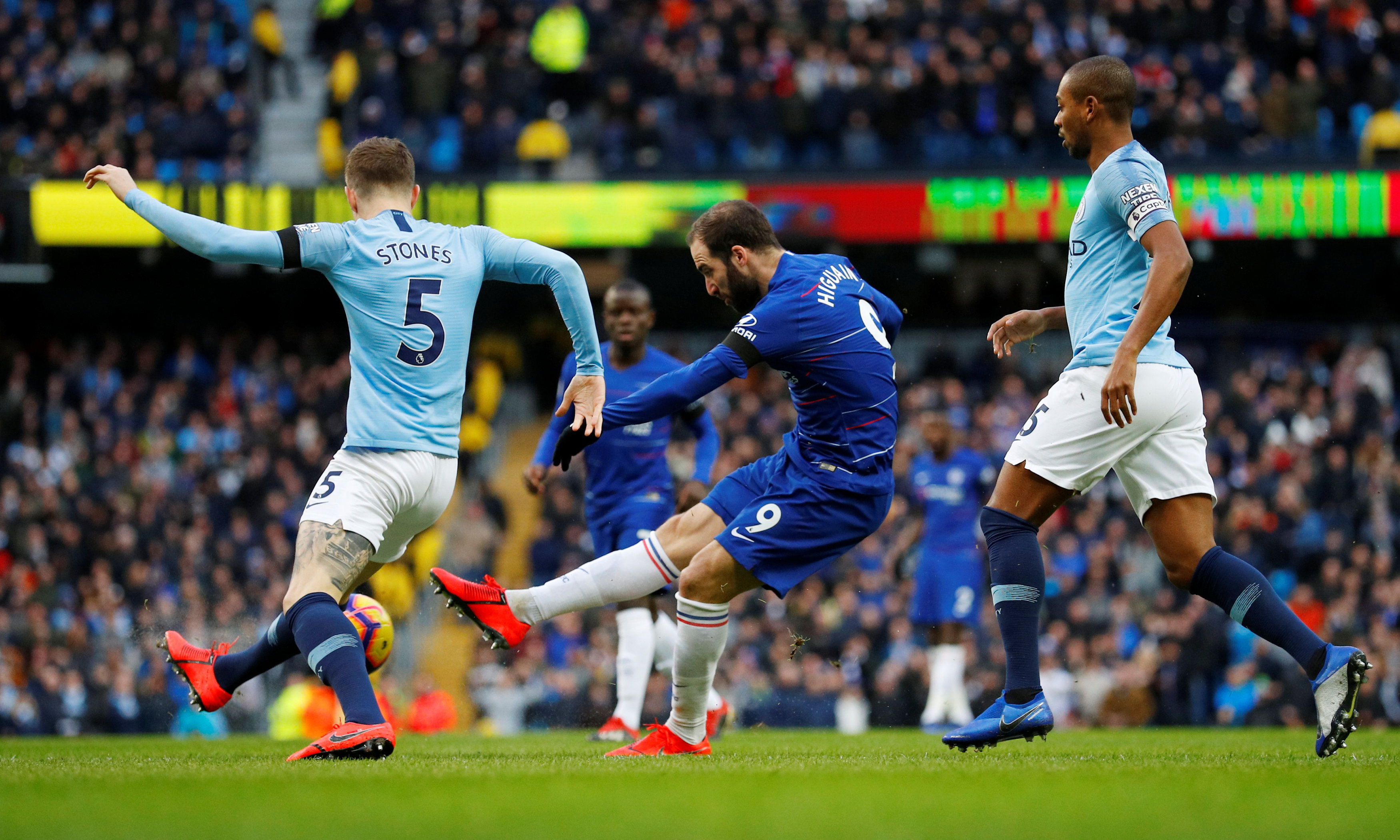 年终大战半决赛实时赛况：哈兰德暂落后C罗超1000票，姆巴佩领先凯恩（年终大战半决赛票选实况：哈兰德暂落后C罗逾千票，姆巴佩领先凯恩）