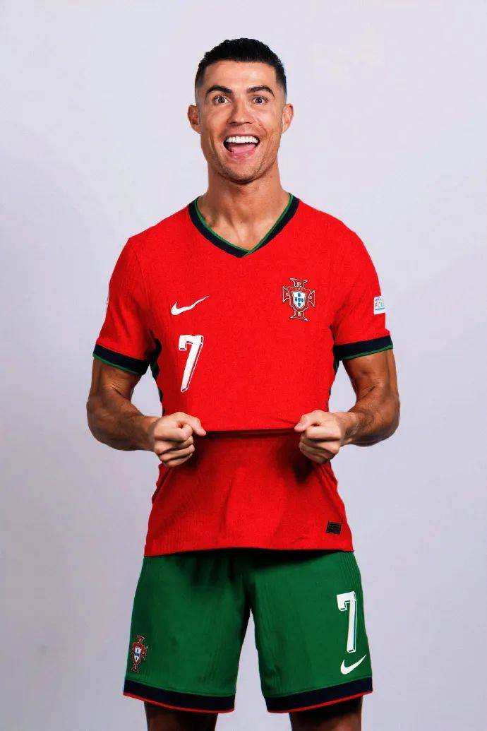 绿茵传承，足球主题文化展“十五运”站在广东美术馆开幕（绿茵传承：“十五运”站足球主题文化展在广东美术馆启幕）