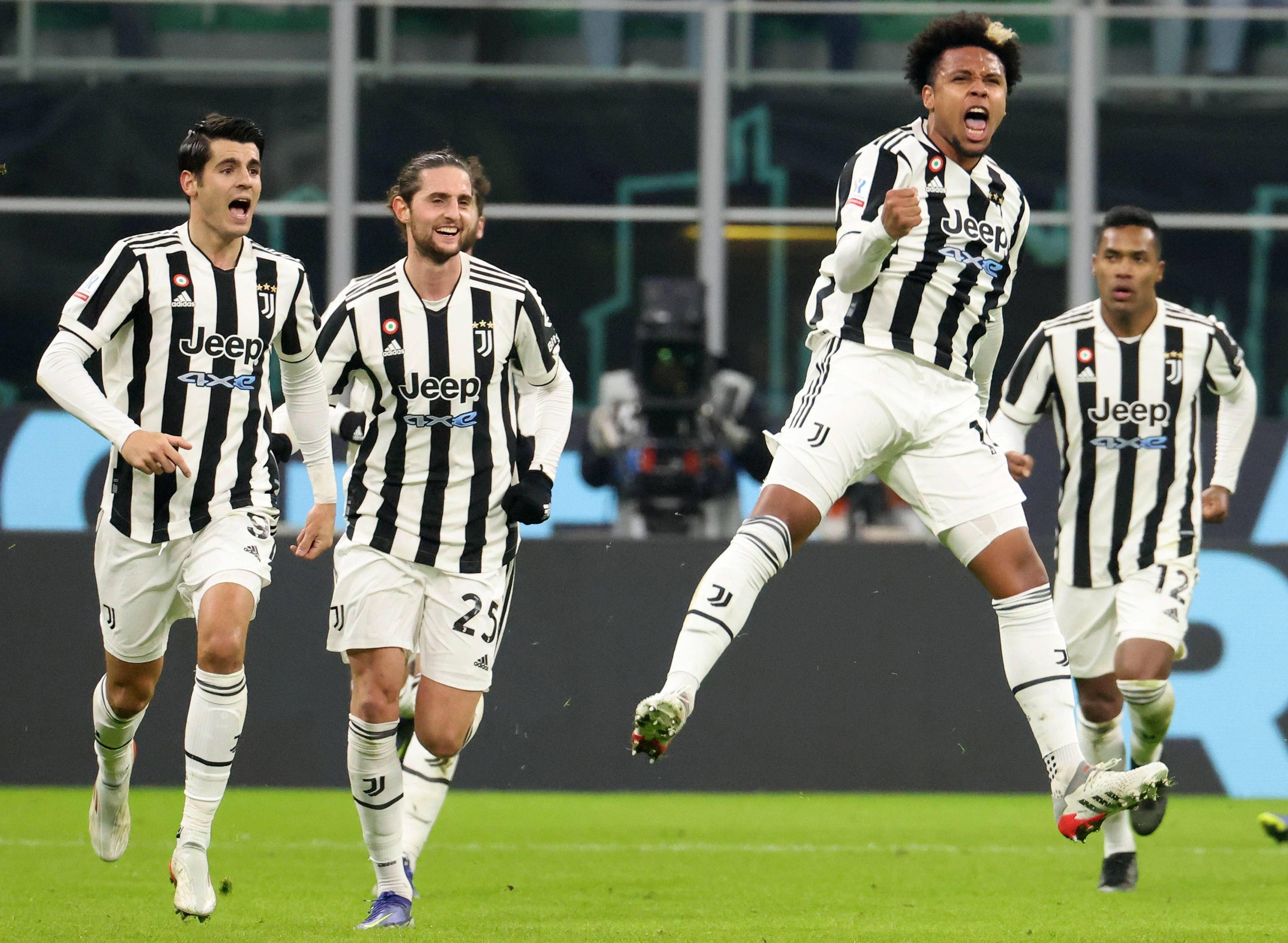 Shams：布克遭遇右腹股沟拉伤，一周后重新接受评估