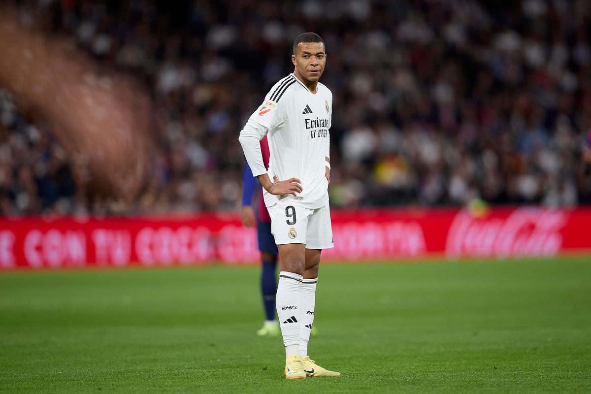 38岁梅西创造历史！50岁贝克汉姆赢麻了：0元签下球王，3年夺3冠