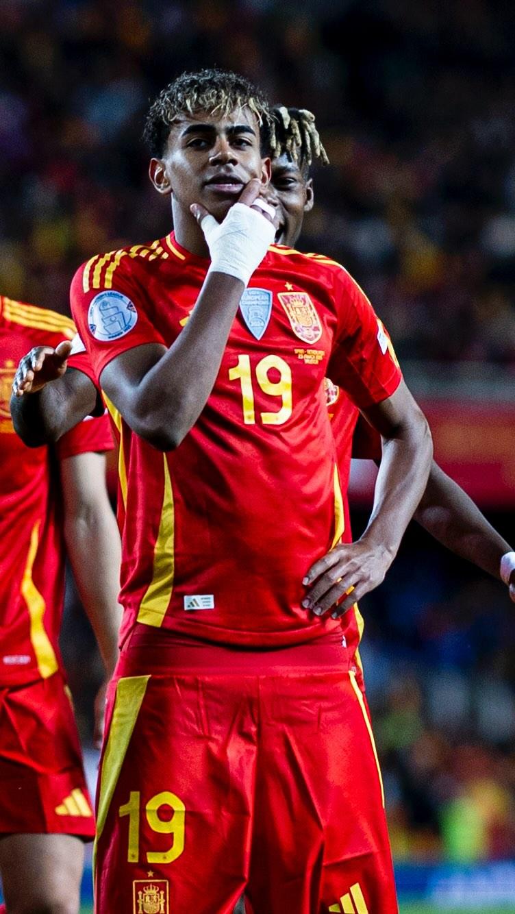 记者：弗拉霍维奇遭佛罗伦萨球迷种族歧视侮辱，导致比赛中断