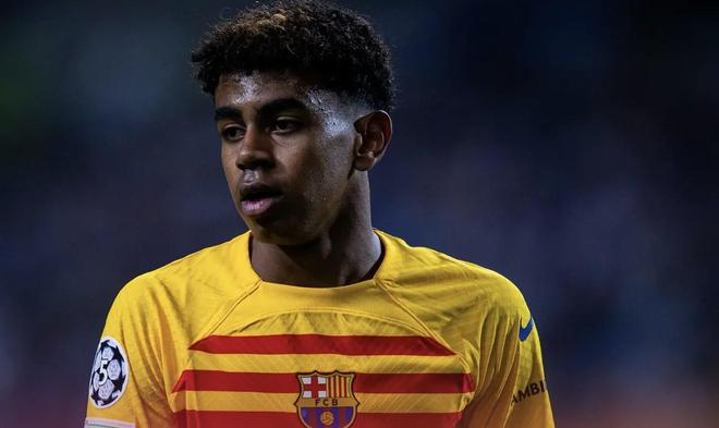 詹姆斯助攻队友完成精彩扣篮