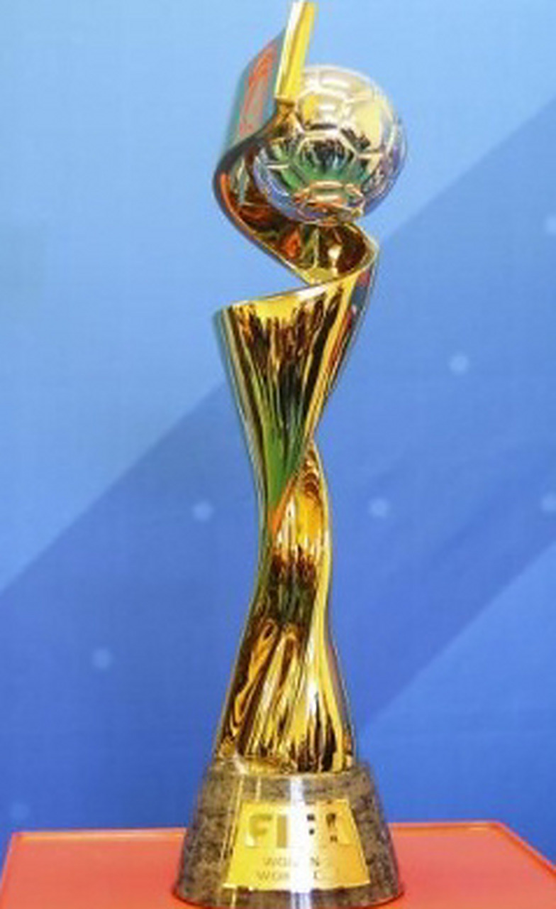 绿茵传承，足球主题文化展“十五运”站在广东美术馆开幕（绿茵传承：“十五运”站足球主题文化展在广东美术馆启幕）