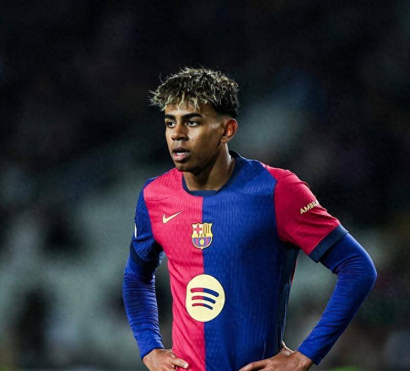 东北人冰雪上玩出花样，骑行健身与躺平同乐