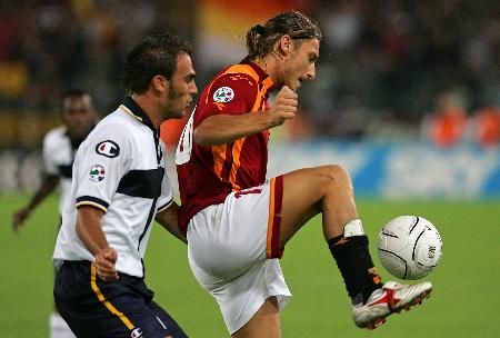 莱奥一剑封喉，AC米兰1-0复仇拉齐奥，登顶意甲积分榜坐山观虎斗