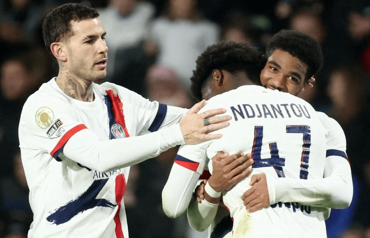 拉菲尼亚的王者归来：巴萨的定海神针与欧冠梦想（拉菲尼亚强势回归：巴萨的中流砥柱与欧冠雄心）